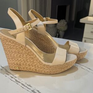 Michael Kors Jill Leather Light Cream Wedge Sandals size 9.5M